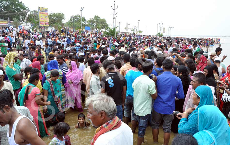 huge crowds to rottela panduga festival7