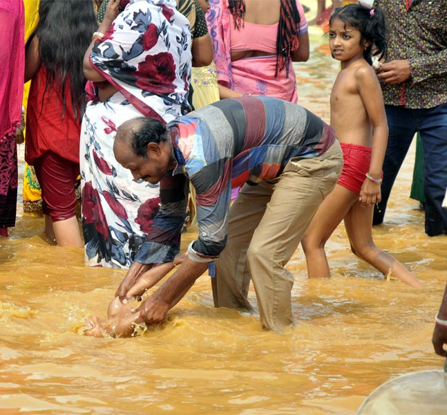 Huge number of Devotees for rottela pandaga - Sakshi17