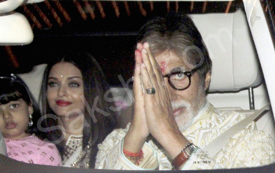 Diwali Celebration in Amitabh Home - Sakshi11