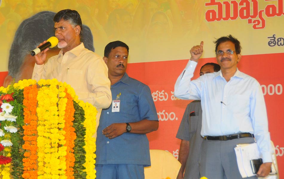 cm tour in kurnool - Sakshi2