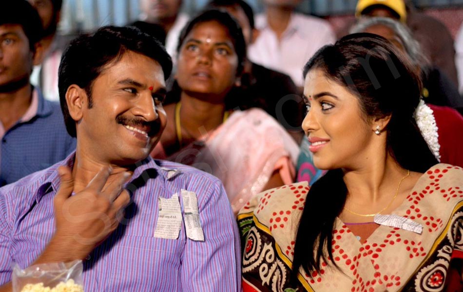 jayammu niscayammura movie stills - Sakshi4