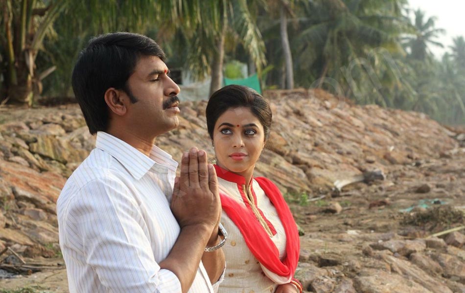 jayammu niscayammura movie stills - Sakshi10