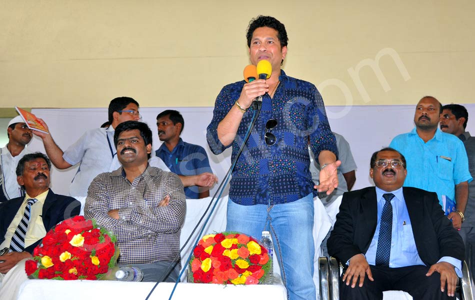 Sachin visits his adopted village Puttamraju Kandrika in AP3