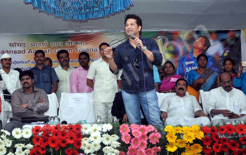 Sachin visits his adopted village Puttamraju Kandrika in AP6