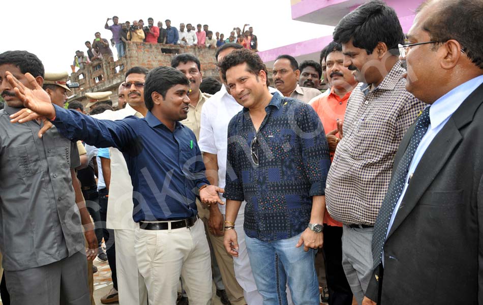 Sachin visits his adopted village Puttamraju Kandrika in AP9