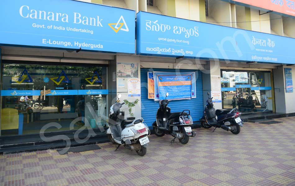 ATMs run out of cash public suffers9