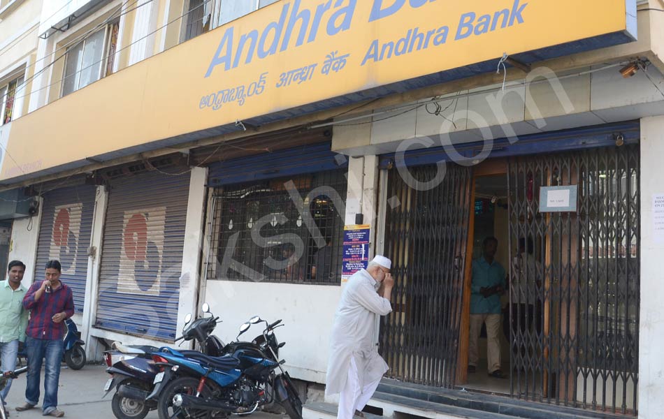 ATMs run out of cash public suffers18