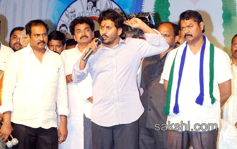 support will be with divis effected people says ys jagan mohan reddy - Sakshi12