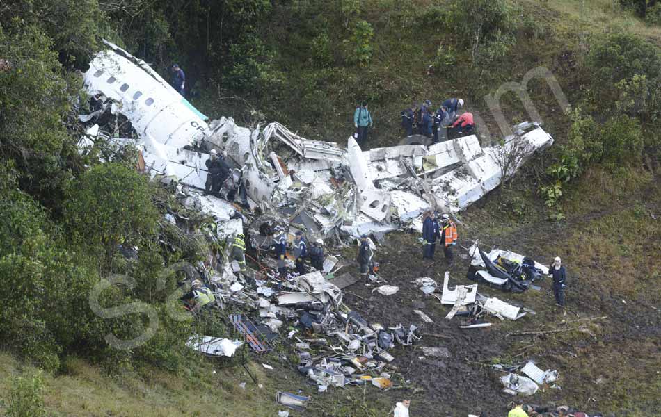 Colombia plane crash 71 dead on Brazil soccer teams charter flight4