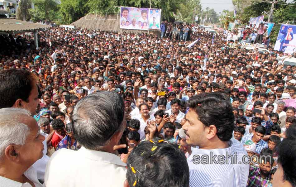 Ys Jagan Visitation to bandarport victims - Sakshi7