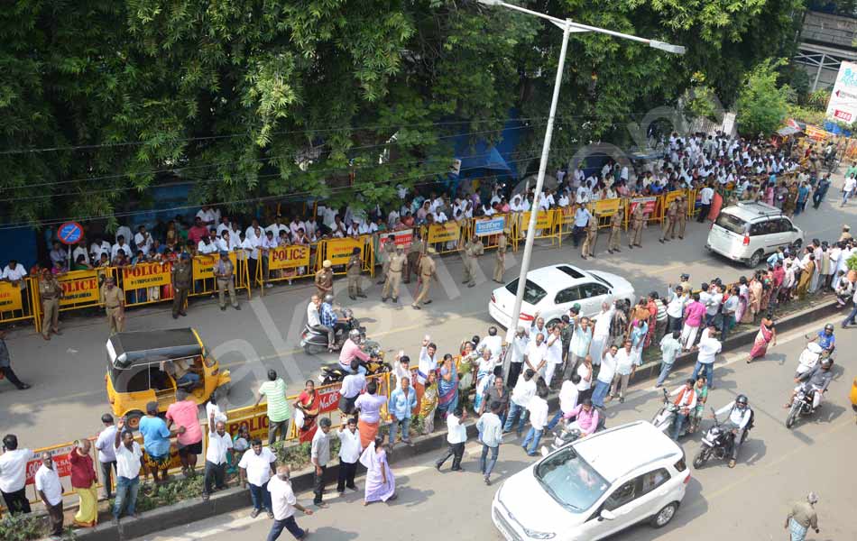 Jayalalithas critical health21