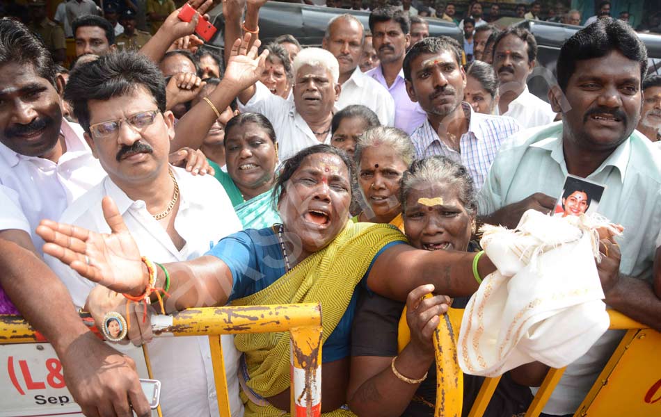 Jayalalithas critical health22