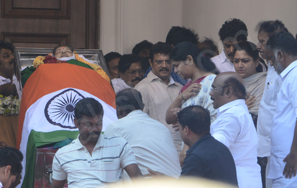 Jayalalithaa passes away - Sakshi21