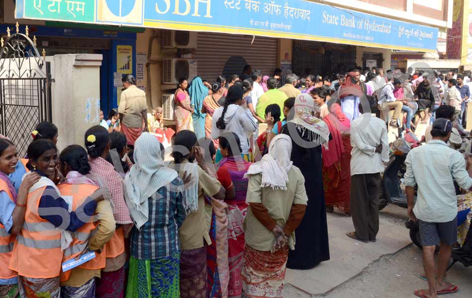 Long queues at banks no money in ATMs - Sakshi7