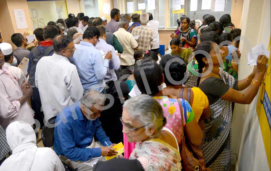 Long queues at banks no money in ATMs - Sakshi11