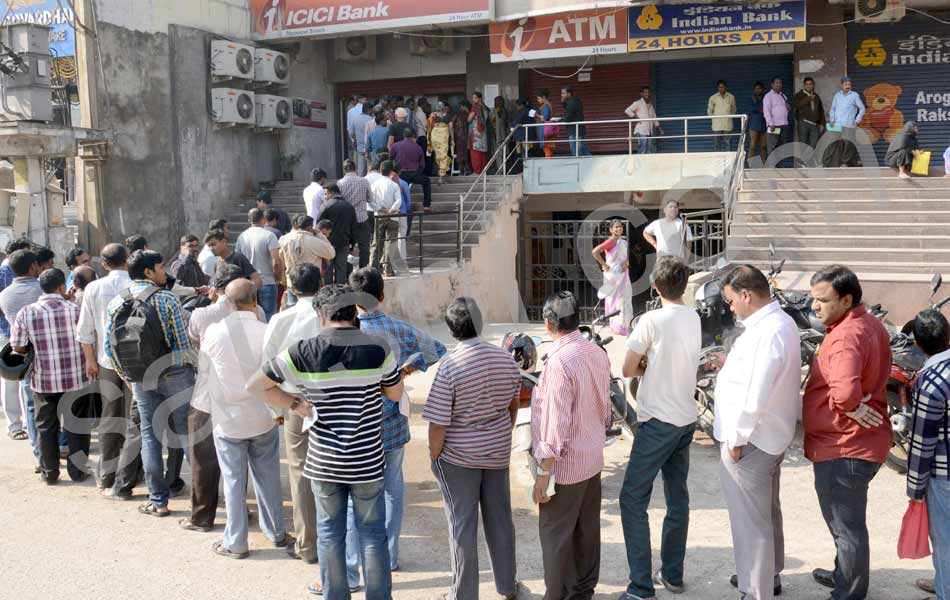 Long queues at banks no money in ATMs - Sakshi14