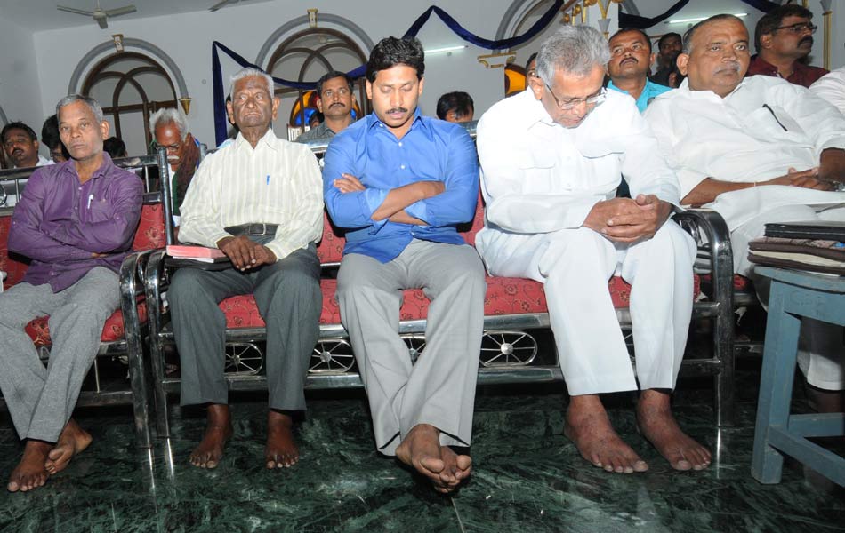 YS jagan family participated in christmas celebration13