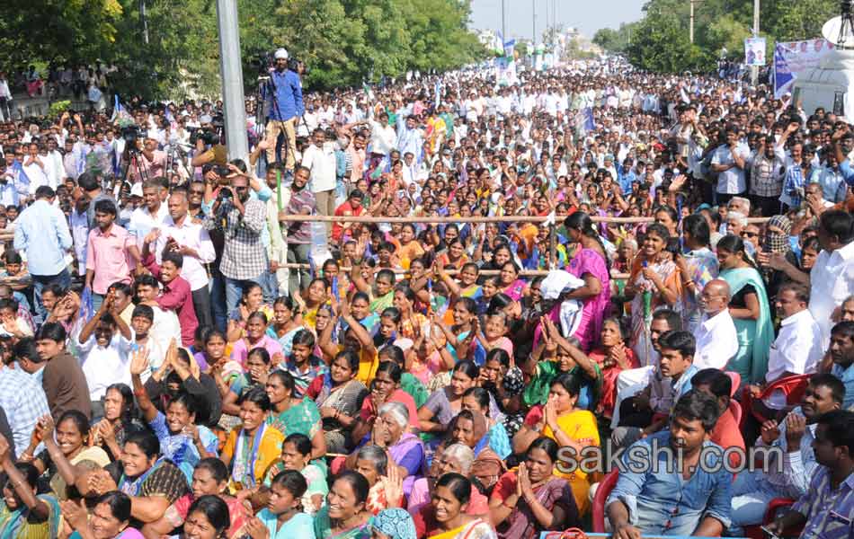 ys jagan maha dharna at pulivendula - Sakshi8