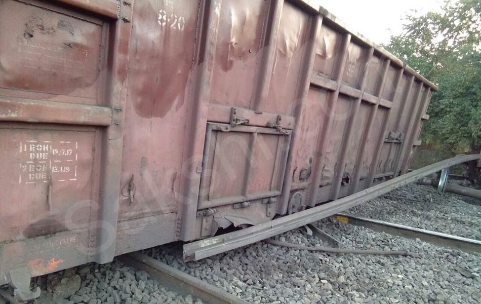 Goods Train derails at Wihirgaon station3