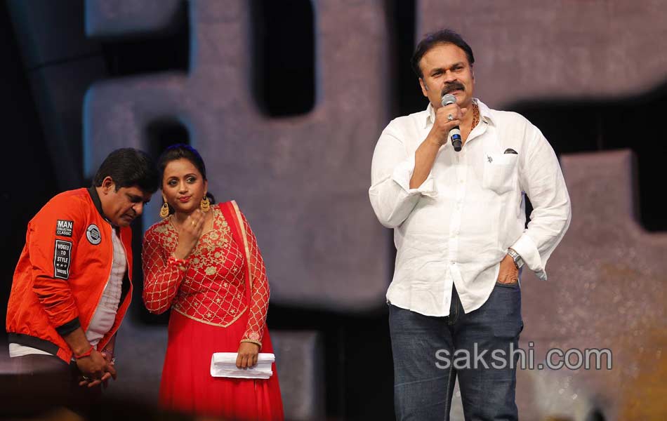 Chiranjeevis Khaidi No 150 pre release celebration45