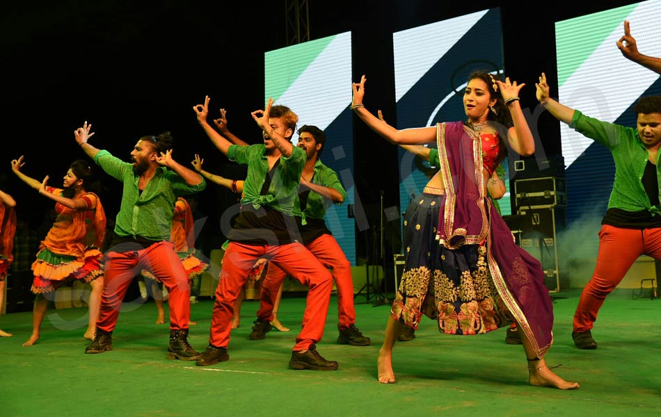 kakinada beach sankranti festival2