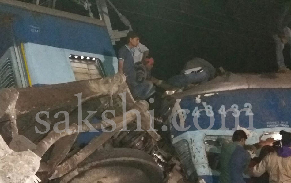 Train accident in andhra pradesh10