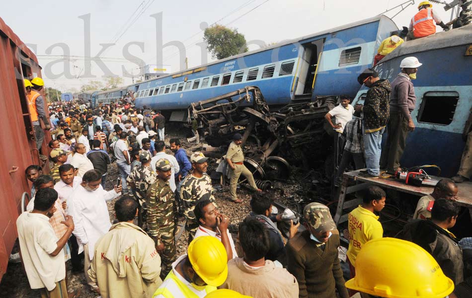 Train accident in andhra pradesh36