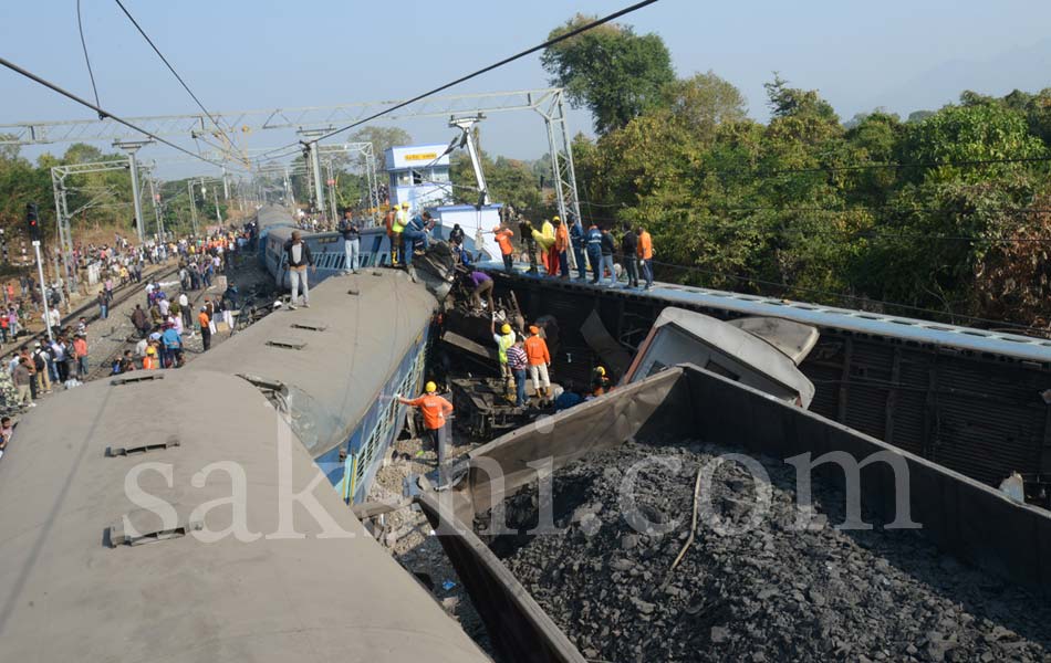 Train accident in andhra pradesh41