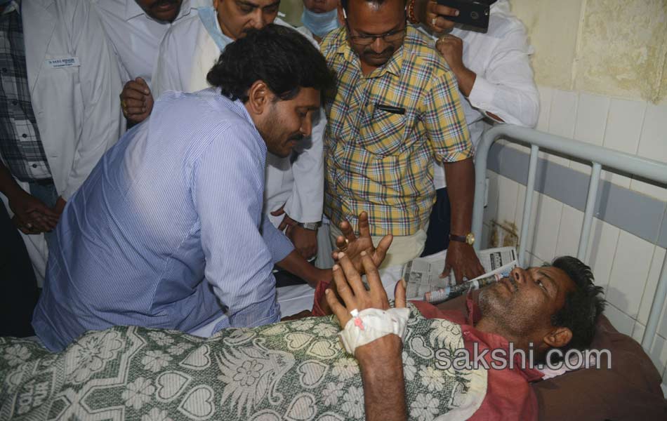 YS jagan mohan reddy visit parvathipuram hospital - Sakshi11