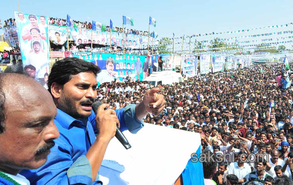 Today YS Jagan Mohan Reddy Mahadarna at uravakonda - Sakshi12