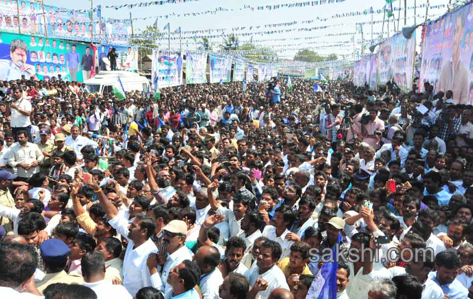 Today YS Jagan Mohan Reddy Mahadarna at uravakonda - Sakshi2