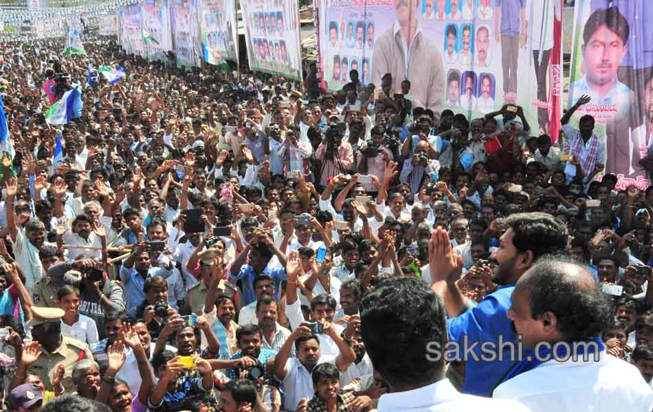 Today YS Jagan Mohan Reddy Mahadarna at uravakonda - Sakshi4