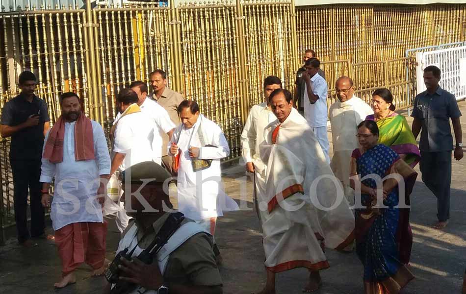 KCR visits tirumala - Sakshi4