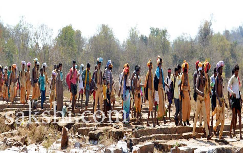 Siva devotees start journey to Srisailam Temple - Sakshi11