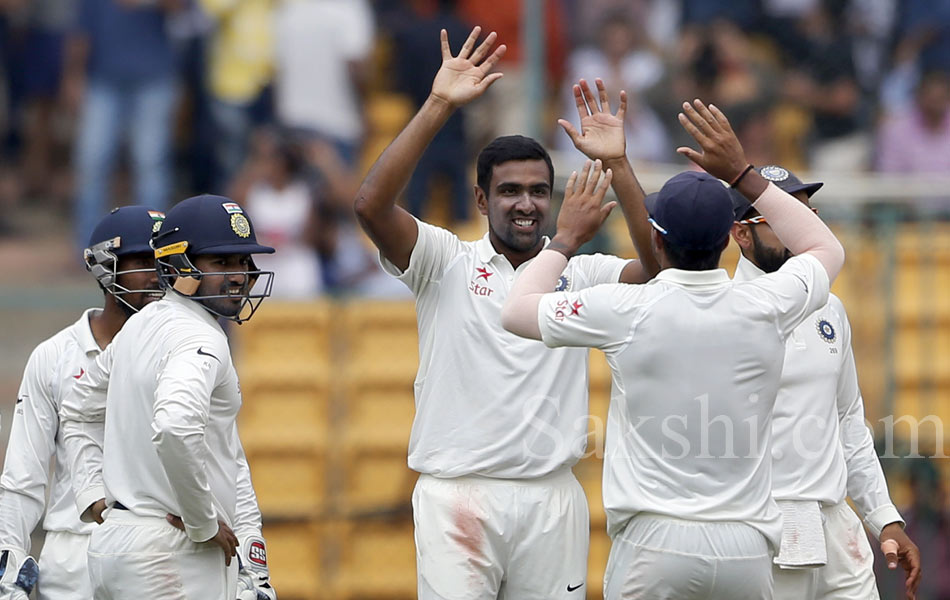 india beats australia by 75 runs in second test16