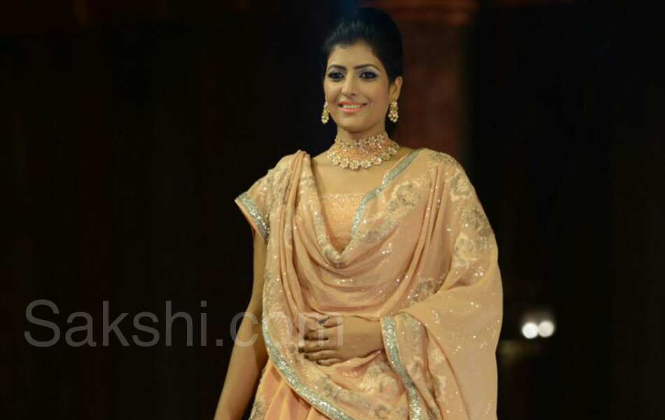 Rotary Club of Hyd Deccan invts u 2 covr Fashion Show12