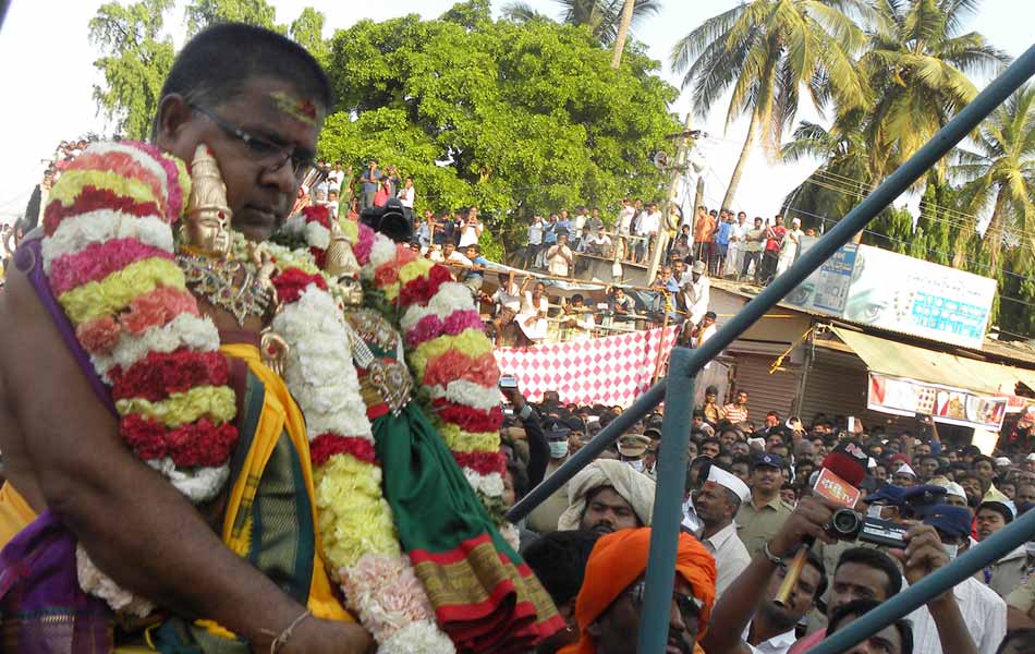 glorious mallanna rathotsavam - Sakshi7