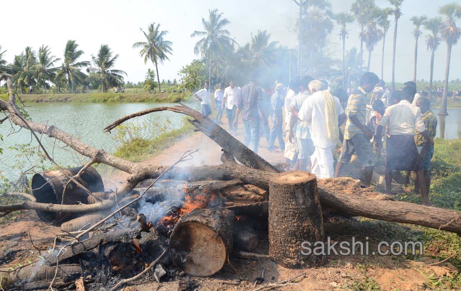 ys jaganmohan reddy console aqua factory victims - Sakshi7