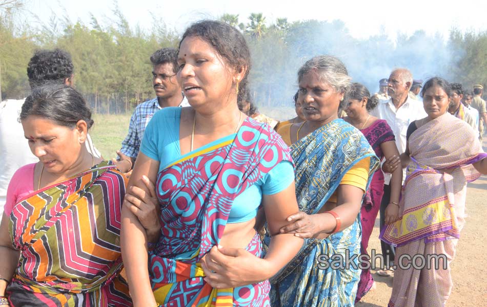 ys jaganmohan reddy console aqua factory victims - Sakshi12