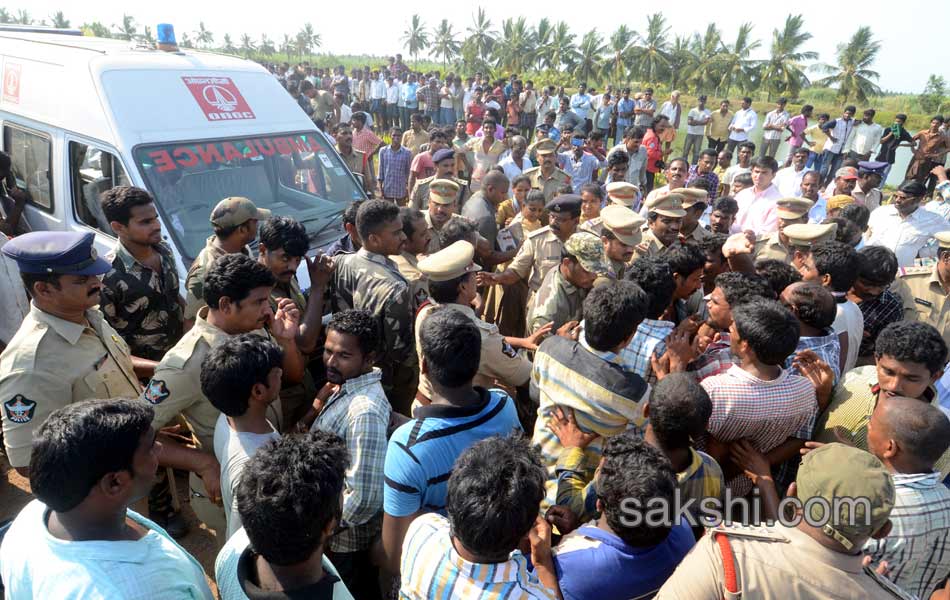 ys jaganmohan reddy console aqua factory victims - Sakshi13