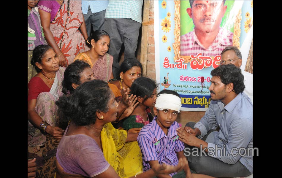 YS Jagan Consoles Yerpedu Tragedy victims - Sakshi2