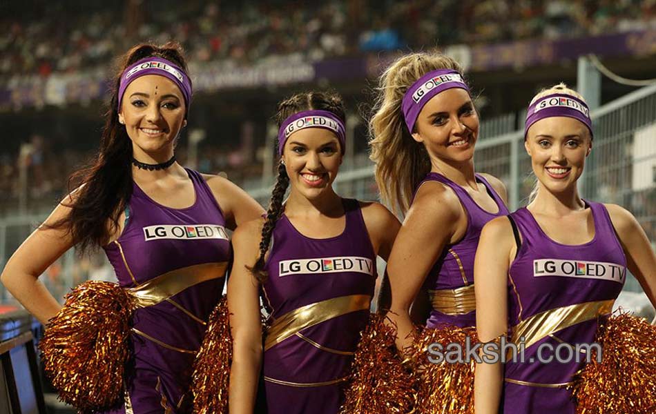 Kolkata Knight Riders won match with  Delhi Daredevils16