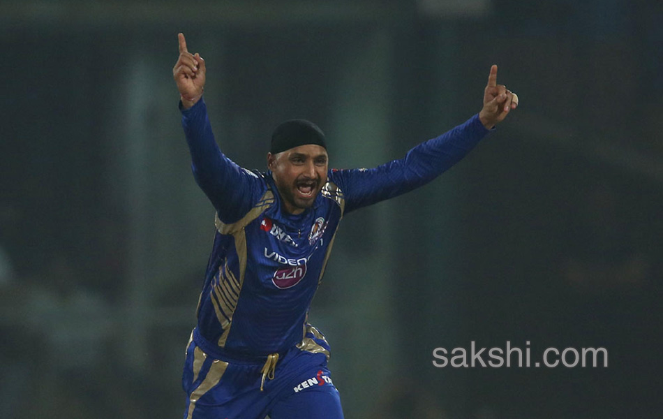 Mumbai Indians win by Delhi Daredevils15