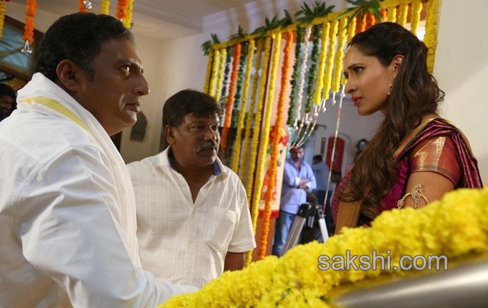 nakshatram working stills - Sakshi7