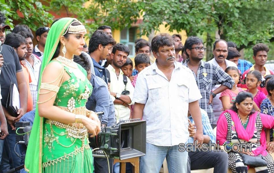 nakshatram working stills - Sakshi9