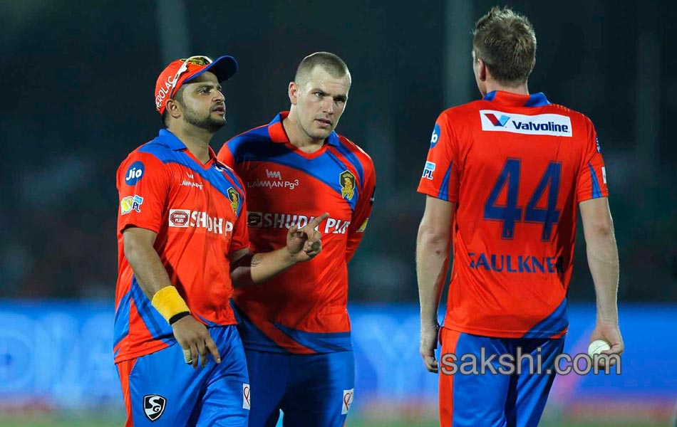 Delhi Daredevils beat Gujarat Lions by two wickets - Sakshi9