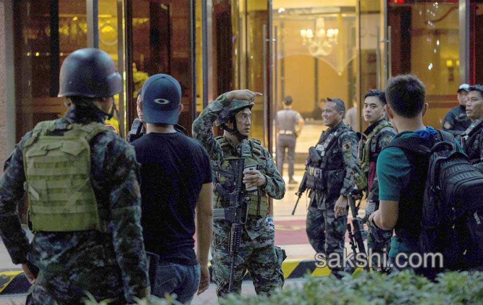 Gun fire and explosions heard at resorts world manila - Sakshi11