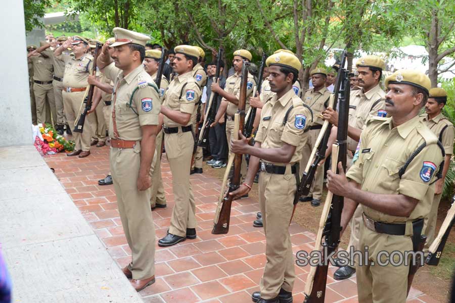 c narayana reddy funerals at mahaprasthanam4