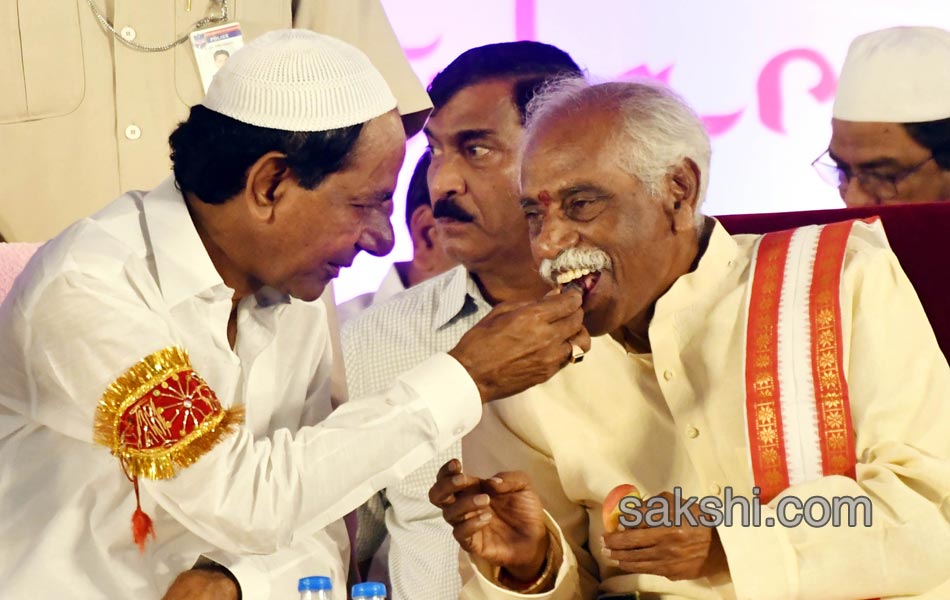 TRS Gvt Organises Iftar Party At LB Stadium - Sakshi5