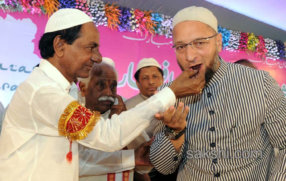 TRS Gvt Organises Iftar Party At LB Stadium - Sakshi6